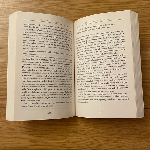 The Handmaid's Tale, Paperback Book - Picture 3 of 3
